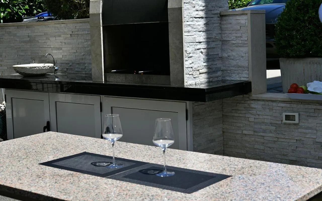 بيت ضيافة Apartments Mary مالينسكا