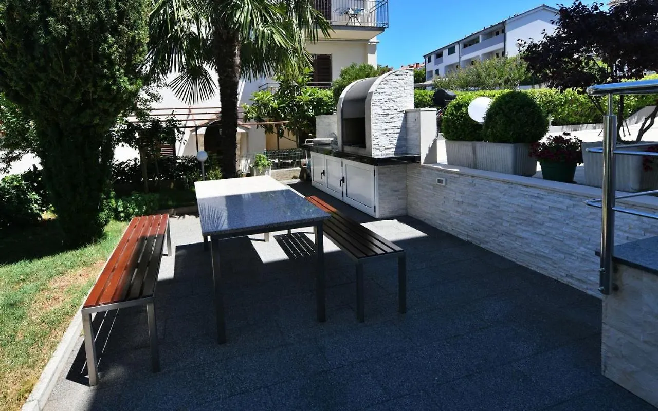Apartments Mary مالينسكا
