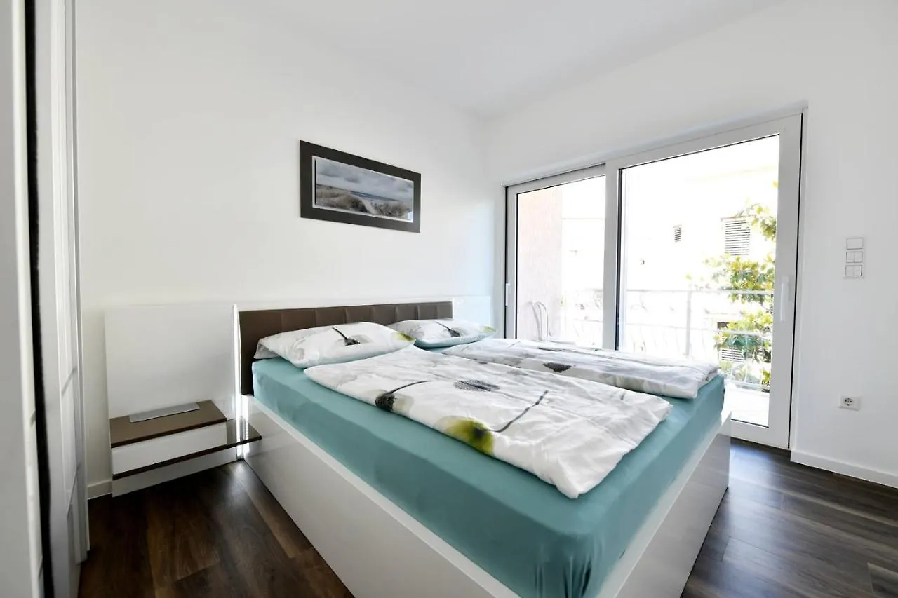 Apartments Mary مالينسكا 0*,