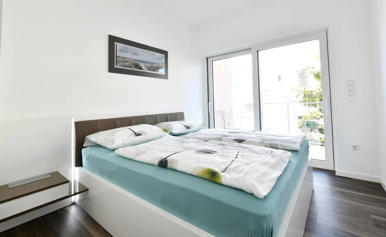 Apartments Mary مالينسكا 0*,