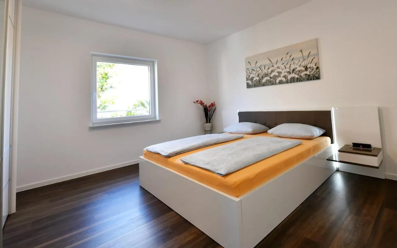 Apartments Mary مالينسكا بيت ضيافة